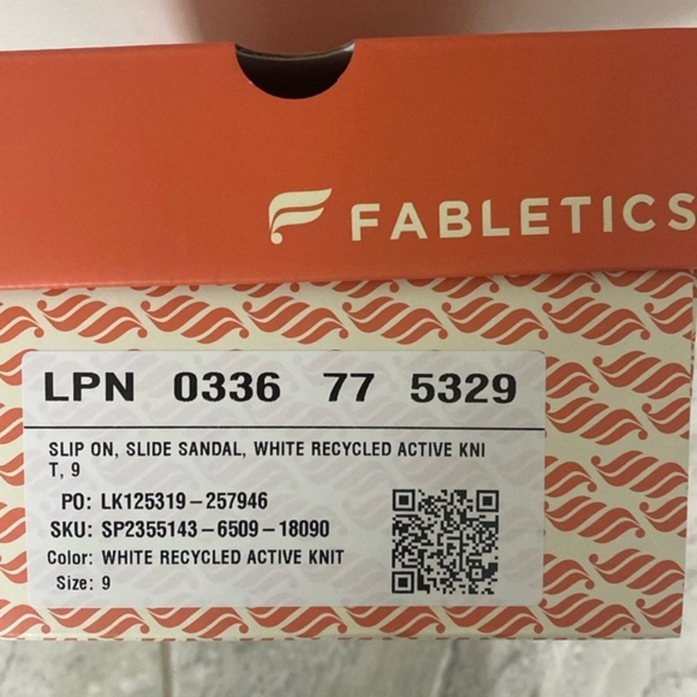 Fabletics White Pool Slides Sandals New In Box - Picture 2 of 5